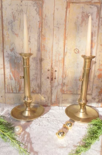 Ancienne paire bougeoirs chandeliers bronze laiton décor XIX ème Noël
