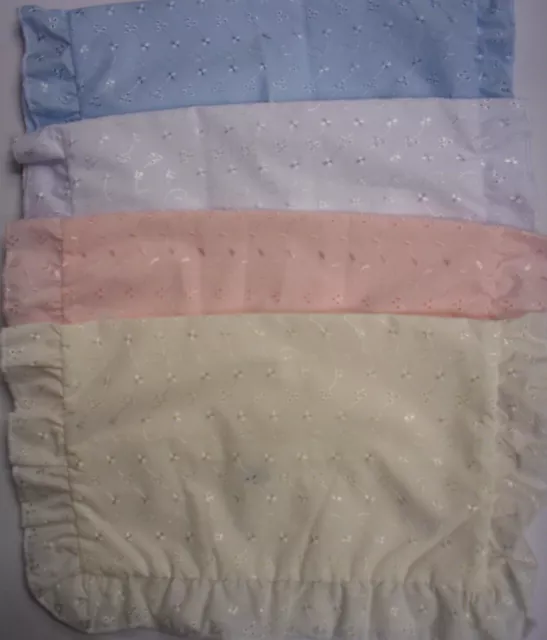 Babys Baby 3-teiliges Kinderwagenset Quilt Kissenhülle gepolstert weiß Stickerei englisch 2