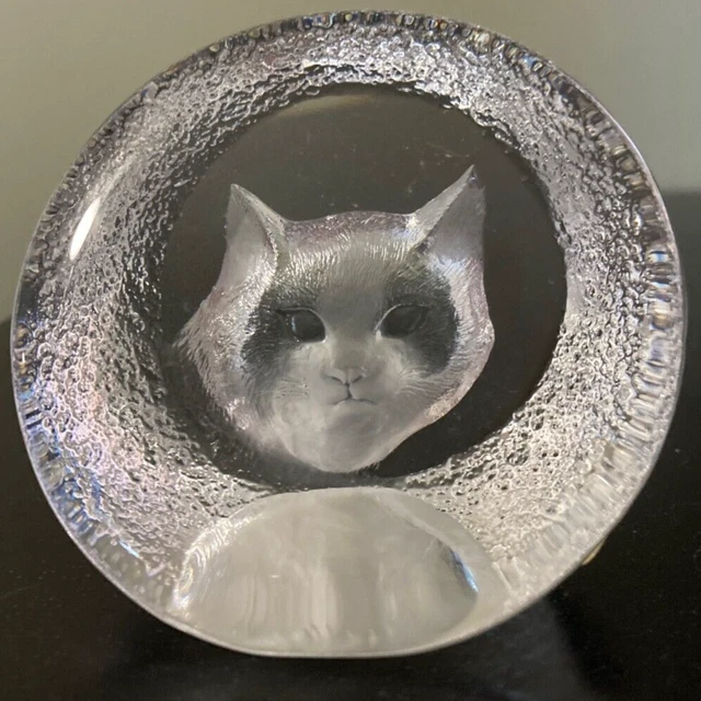 MATS JONASSON SWEDEN Glass Crystal Kitty Cat Face Paperweight Signed