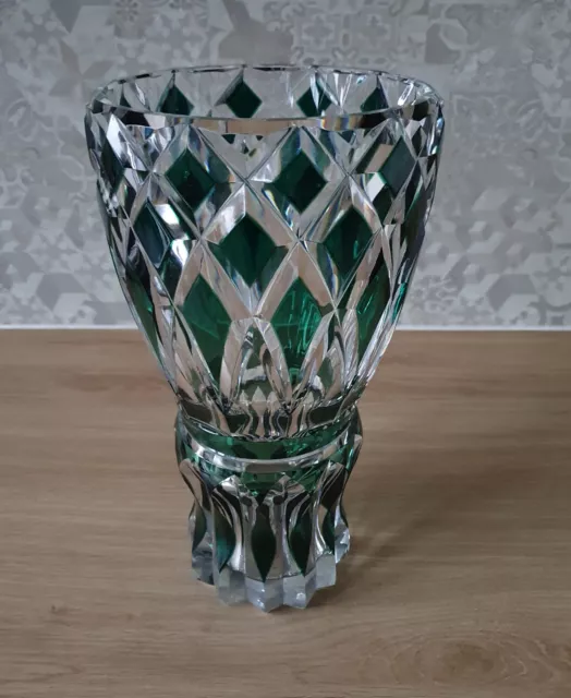 VASE EN CRISTAL VERT EMERAUDE HAUTEUR 29 cm - Val Saint Lambert - Circa 1960