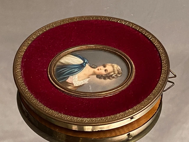 Miniature signée au portrait d'élégante 5