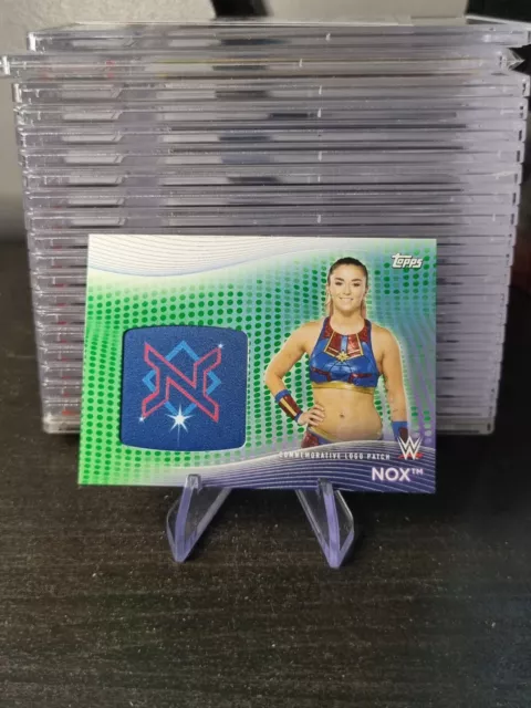 2021 Topps WWE Donna Division Superstar Logo Reliquie /50 Tegan Nox Toppa Verde