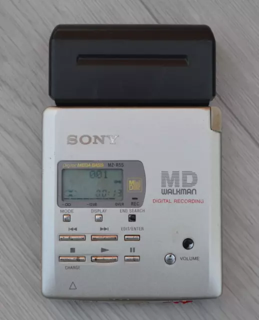 Grabadora de minidiscos Sony MD Walkman MZ-R55 plateada