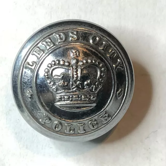 Leeds City police button 24 MM 1953-74 Obsolete Constabulary disbanded 1974