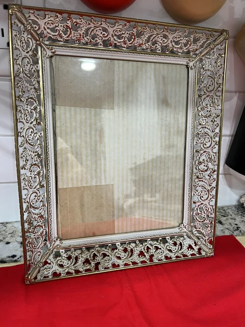 Beautiful Vintage Gold/Whitewash Metal Ornate Filigree Glass Picture Frame 8x10.