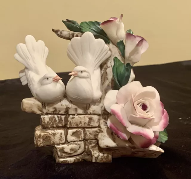 Capodimonte Napoleon, Two Small Doves perched on a stone wall with white roses