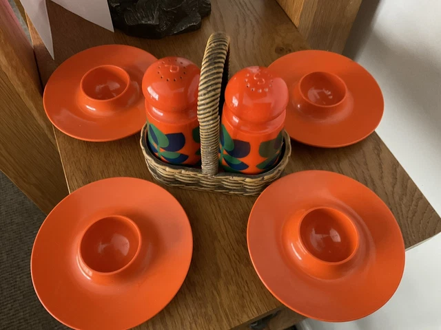Sal Y Pimienta Emsa De Colección Años 70 Con Soporte Para Cesta Y 4 Tazas De Huevo Rosti Mepal.