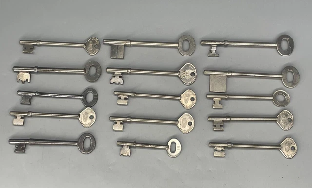 15 VINTAGE LARGE Keys Key Church Jail Gate Door Key Art Display £16.99 ...