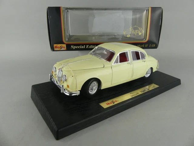 KK-Scale 1:18 Jaguar MK II 3.8 LHD Baujahr 1959 dunkelgrün KKDC181013