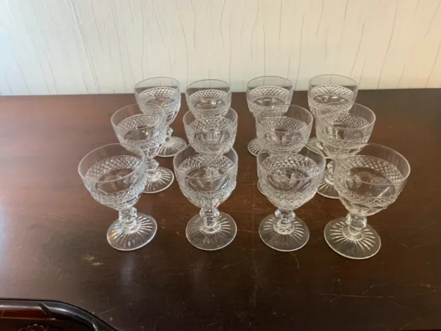34 verres à vin blanc modèle Trianon en cristal de Saint Louis (prix à la pièce)