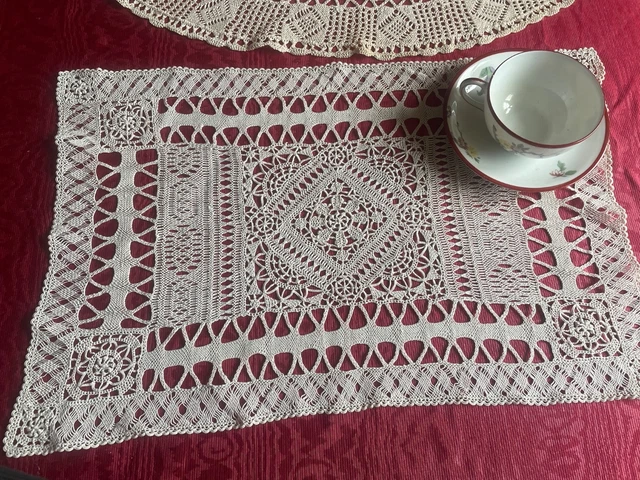 LINGE ANCIEN - Merveilleux grand napperon avec broderie blanche brodé sur toile de fil de lin - Passion de blanc