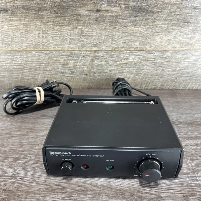 RADIO SHACK FM Wireless Microphone System 321221B REALISTIC Powers On