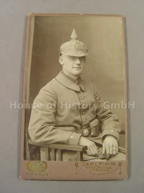 115179, Portraitfoto CDV,  feldgrauer Soldat, RIR 40, Pickelhaube Überzug, 1915