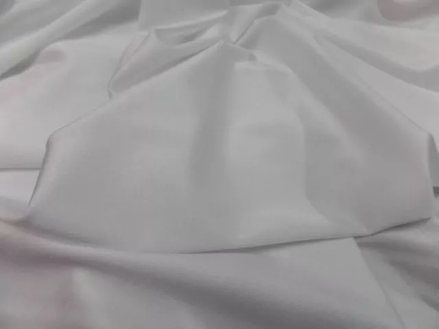 Tissu belle qualité de lycra satiné blanc