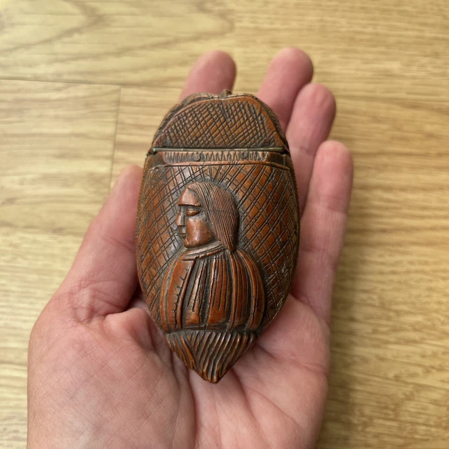 rare antique tabatière tabac noix corozo travail art bagnard prison sculpture