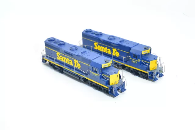 HO Scale Athearn 1347 Santa Fe Diesel engine and Dummy for parts or repair