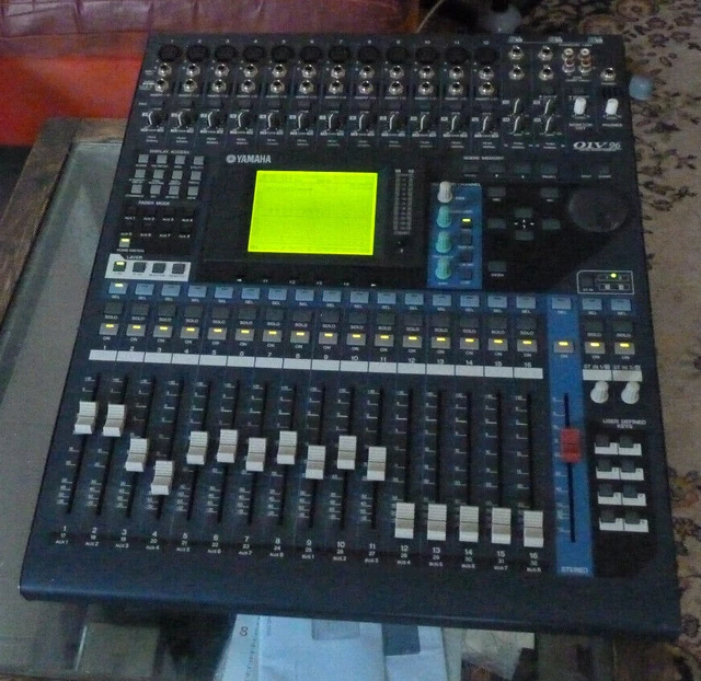 Yamaha 01V96 table de mixage numerique plus option carte 8 in, très bon état
