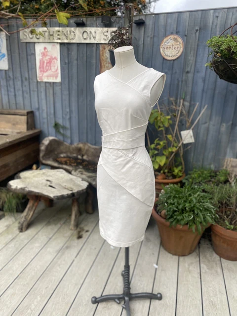 Robe Lipsy London à Pois Taille 10 - Noire, Style Mini, Neuf Sans Étiquettes, Parfait Pour Soirée Ou Sortie
