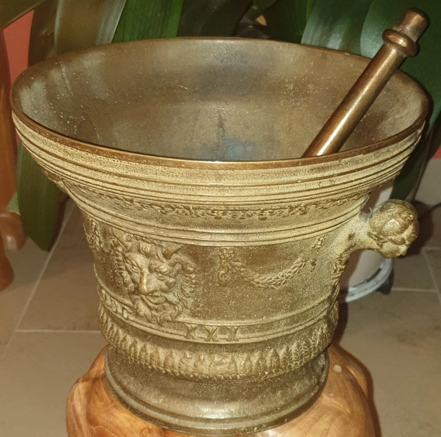 Antiker Mörser Bronze MDCXXX mit Satyr Gesicht + Pistill sehr groß 9,4 kg