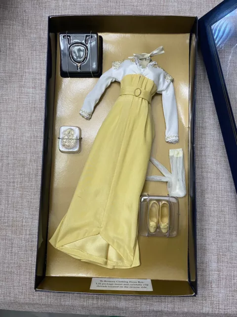 Franklin Mint TITANIC Rose Doll Yellow STROLLING Dress ENSEMBLE outfit NRFB