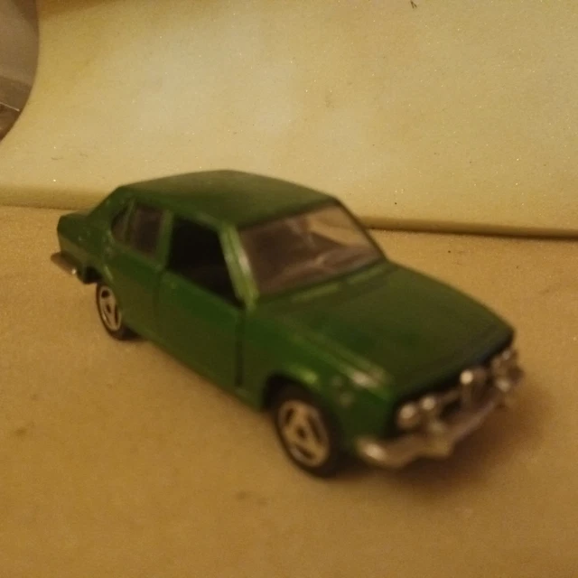 MEBETOYS ALFA ROMEO 8600 Alfetta 159-1951 En Metal 1/25 EUR 49,90