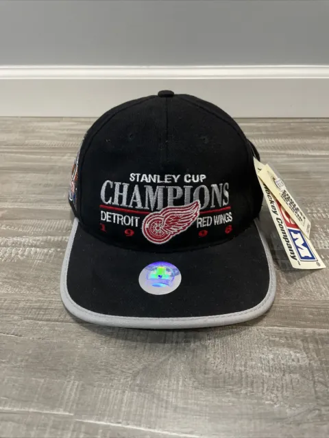 VTG NWT Detroit Red Wings Hat 1998 Stanley Cup Champions CCM Hockey Cap Logo