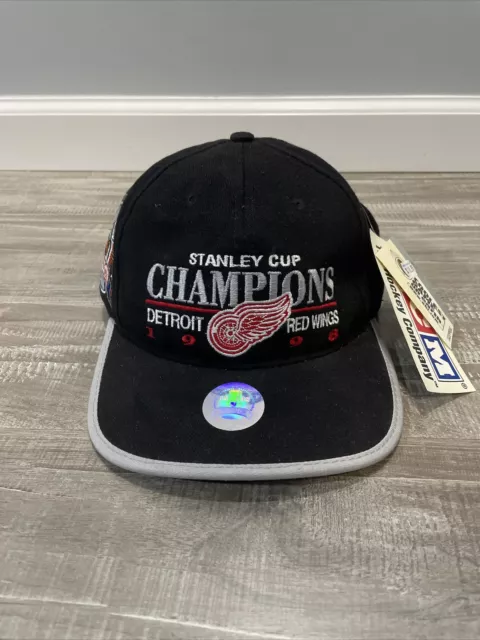 VTG NWT Detroit Red Wings Hat 1998 Stanley Cup Champions CCM Hockey Cap Logo