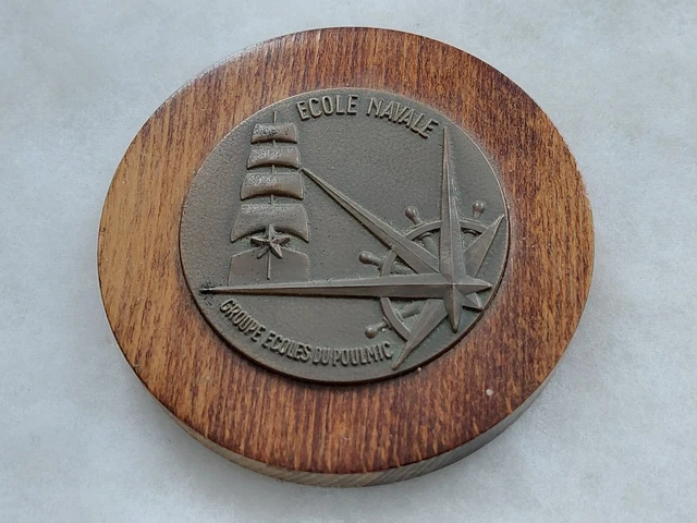 Insigne de l’école navale de l’aviation (une partie de l’émail réparé