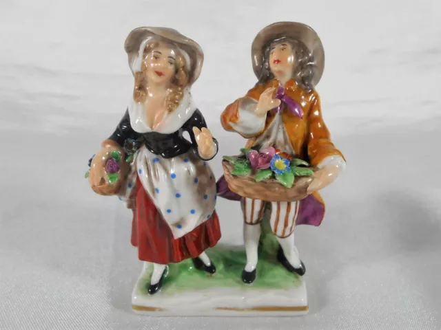 Figurine Couple Aux Paniers De Fleurs En Porcelaine Anglaise Ancre Doré