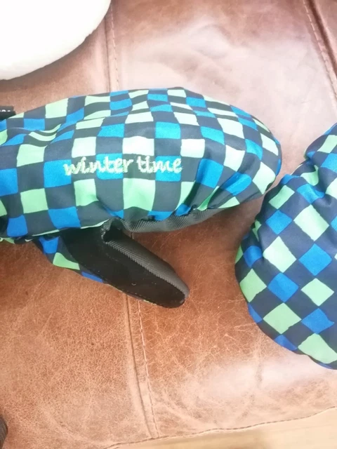 childrens ski mittens size 5.5 for age 11-14 approx. vgc 3