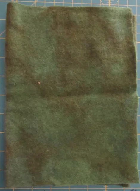 "Aplique de gancho de alfombra verde/marrón verdoso teñido a mano primitivo de 9""x27"" de lana 70%