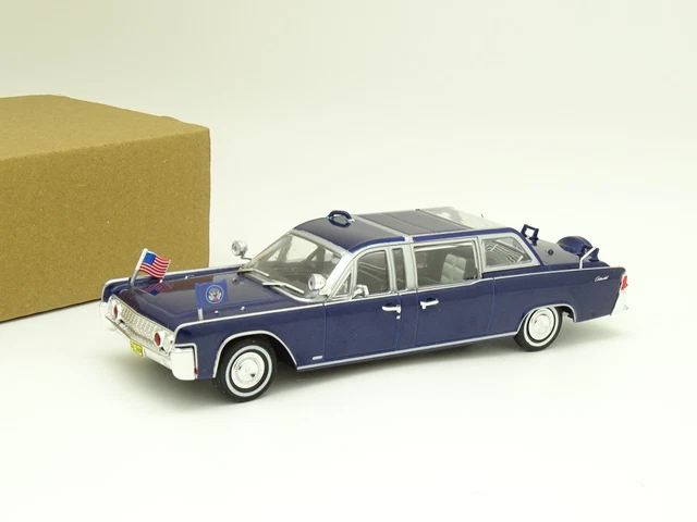 Miniature Lincoln Town Car Stretch Limousine 1999 Kingsmart 1/38 - Argent