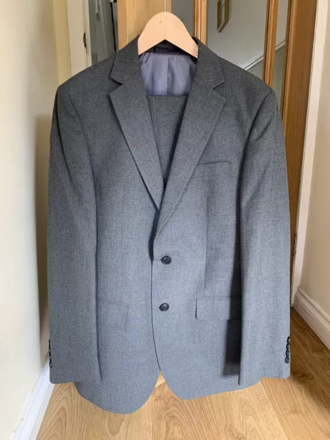 M&S Men’s Grey Suit Regular Fit. Jacket 38 Inch Chest. Trousers 32 Waist /31 Leg