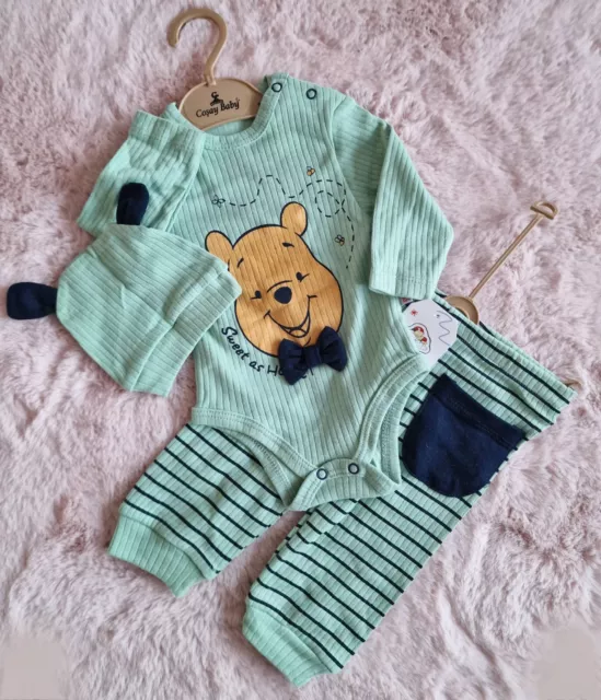 NEU Baby Boy Junge 3tlg Set Outfit Body Hose Mütze Gr.68-74 Winnie Pooh