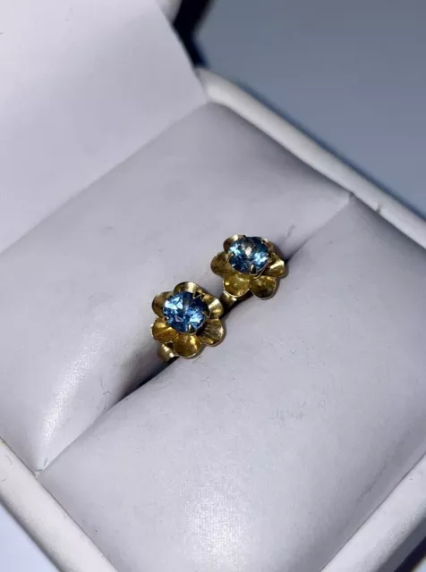 VINTAGE NATURAL SWISS Blue Topaz Solid 14K Gold Flower Stud Earrings ...