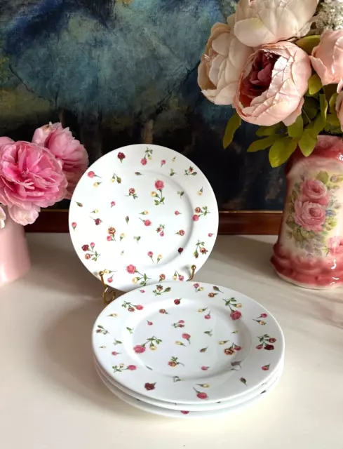 Lovely Royal Albert "Country Rose Bud" Set of 4 Dessert/Side Plates With Box