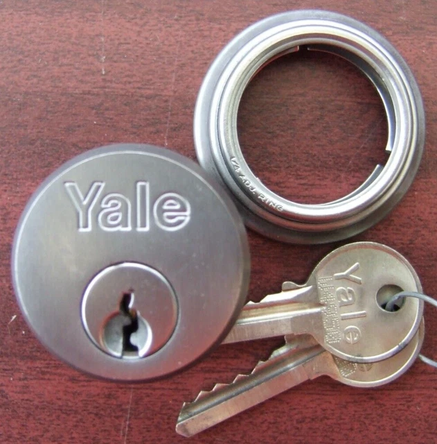 YALE 1122 S.C.P.  Cilindro di bloccaggio a vite per 6025 con rosa a molla nuovo con scatola