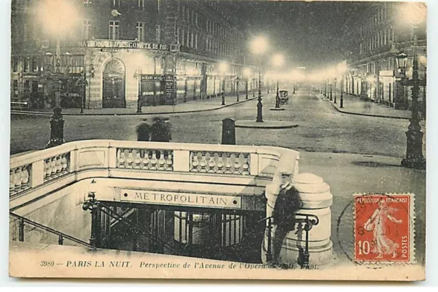 PARIS la nuit - Perspective de l'Avenue de l'Opéra - Métropolitain