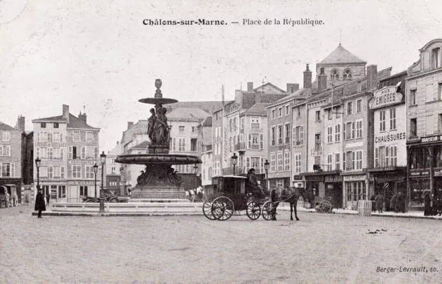 *38014 cpa Châlons sur Marne - Place de la République