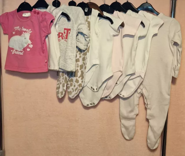 Pacchetto vestiti per bambine grado ""B"" età 3-6 mesi. Marche miste.