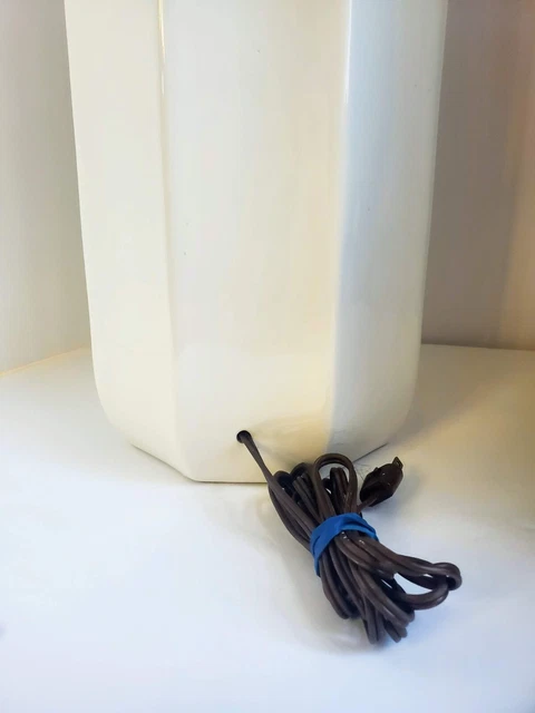 Vintage Oriental Peacock Design Porcelain Table Lamp 11