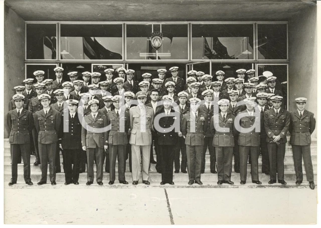 1957-paris-ecole-d-aviation-visite-des-cadets-de-l-ecole-italienne
