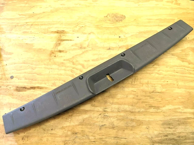 05-09 CHEVY TRAILBLAZER Rear Floor Sill Kick Plate Panel OEM