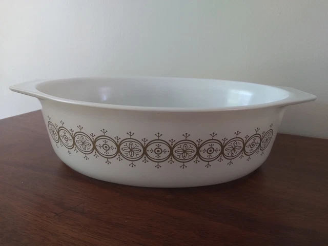 Pyrex 1968 Gold Medallion #045 2 1/2 Quart Casserole Promotional Piece