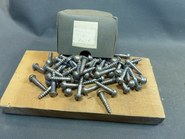 Lot De 50 Vis à Bois Tête Fraisée 8x35 – Ancien Stock De Quincaillerie