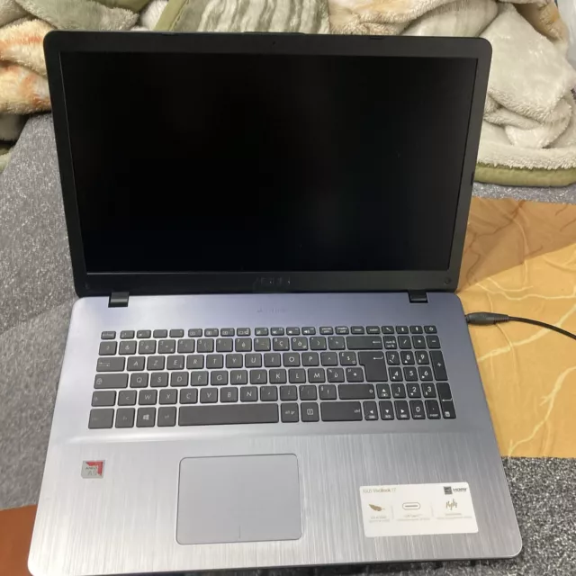 pc portable Asus VivoBook 17 Model M705B Dans L’état