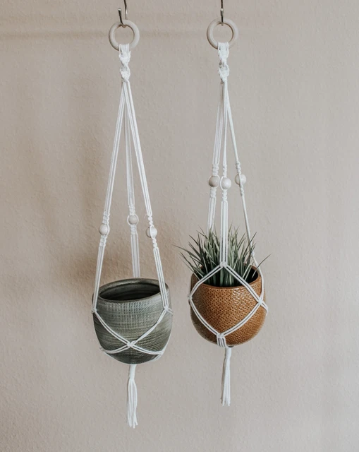 Lámpara de flores de macramé hecho a mano con perlas