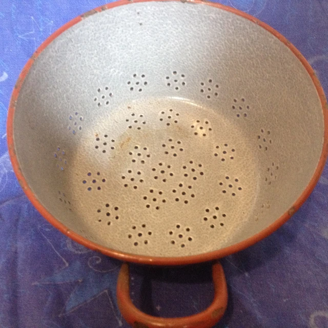 Passoire en tôle émaillée ancienne old french colander vintage