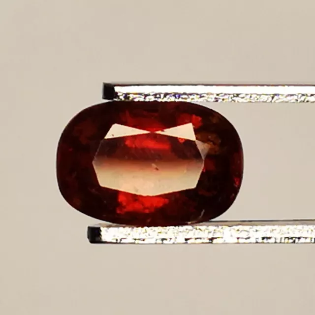 Grenat spessartite naturel du Mozambique - Coussin 1.21 Carat