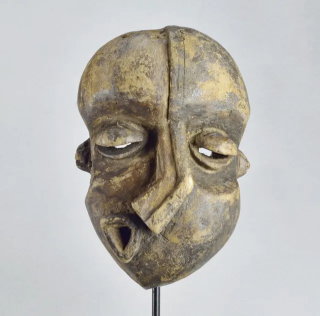 Masque de maladie Pende Mbuya Mbangu illnes mask Congo African tribal art MC2019